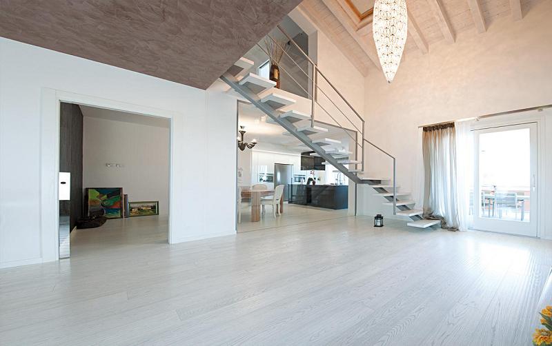 得高實(shí)木復(fù)合地板,讓家成為真正滋養(yǎng)身心的綠洲 圖片2 得高實(shí)木復(fù)合地板,讓家成為真正滋養(yǎng)身心的綠洲 圖片2